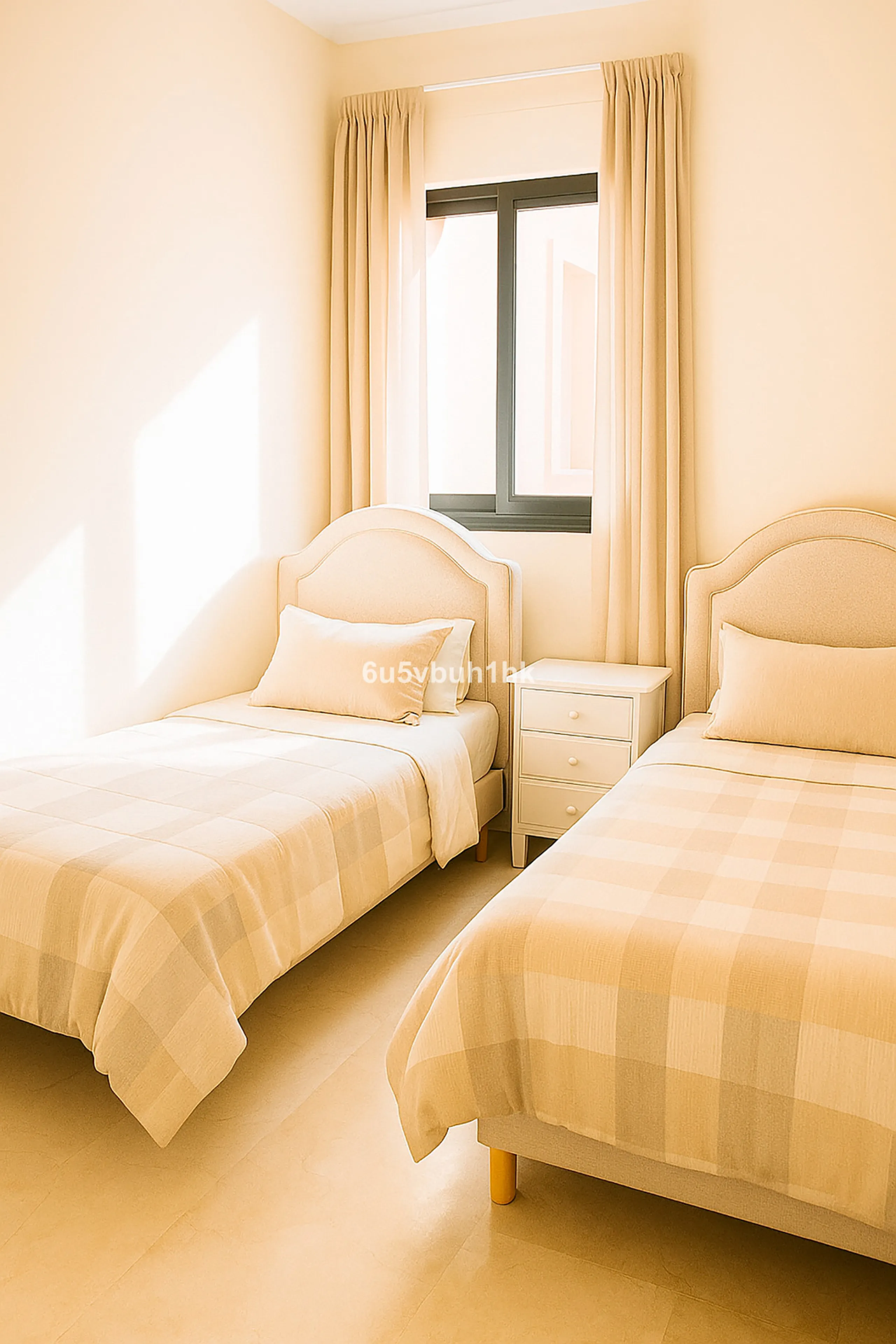 Discover this spectacular duplex penthouse located in the upper area of Calahonda, a quiet residential zone just 25 minutes from Málaga and 15 minutes from Marbella.