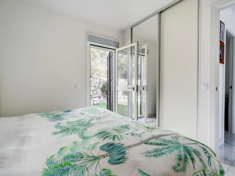 Renovated 2 Bed Bungalow for Sale with Sea Views