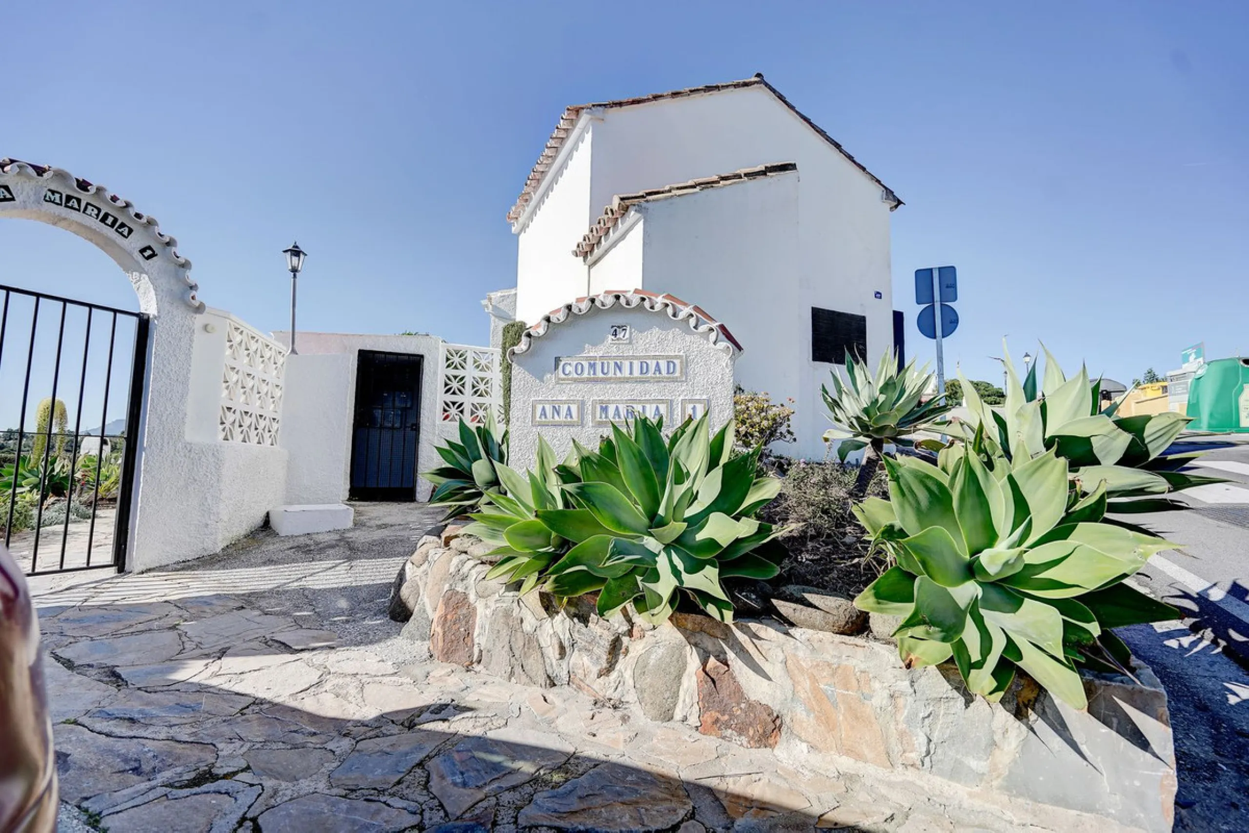 Renovated 2 Bed Bungalow for Sale with Sea Views