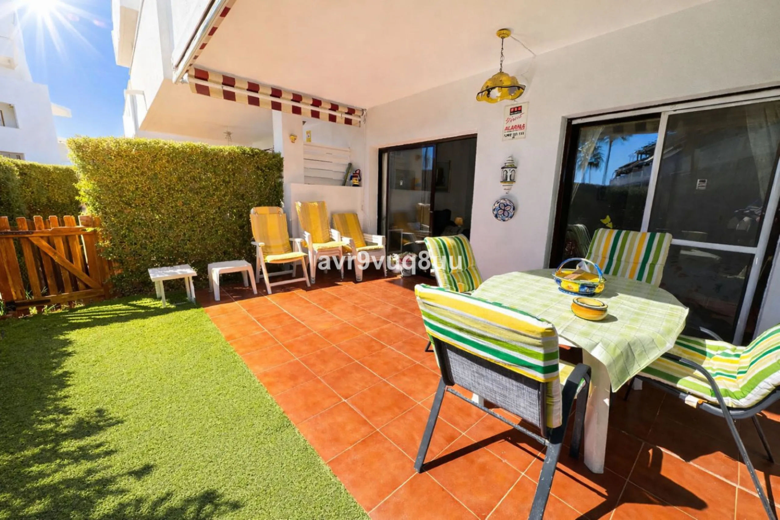 Ground floor apartment in a well established complex in the heart of Riviera del Sol. Large bright lounge diner with access to the closed sunny terrace and large private garden.  Views over the communal gardens and paddle courts. Ample bedrooms with built