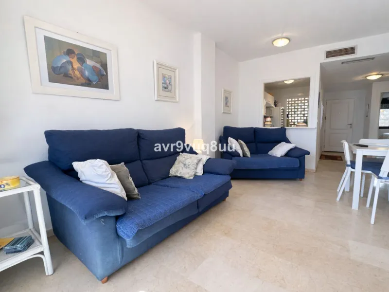 Ground floor apartment in a well established complex in the heart of Riviera del Sol. Large bright lounge diner with access to the closed sunny terrace and large private garden.  Views over the communal gardens and paddle courts. Ample bedrooms with built