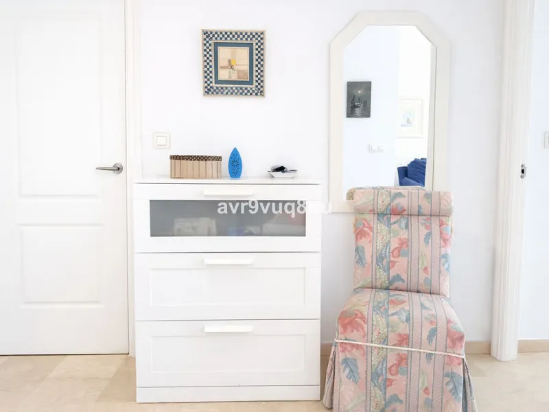 Ground floor apartment in a well established complex in the heart of Riviera del Sol. Large bright lounge diner with access to the closed sunny terrace and large private garden.  Views over the communal gardens and paddle courts. Ample bedrooms with built