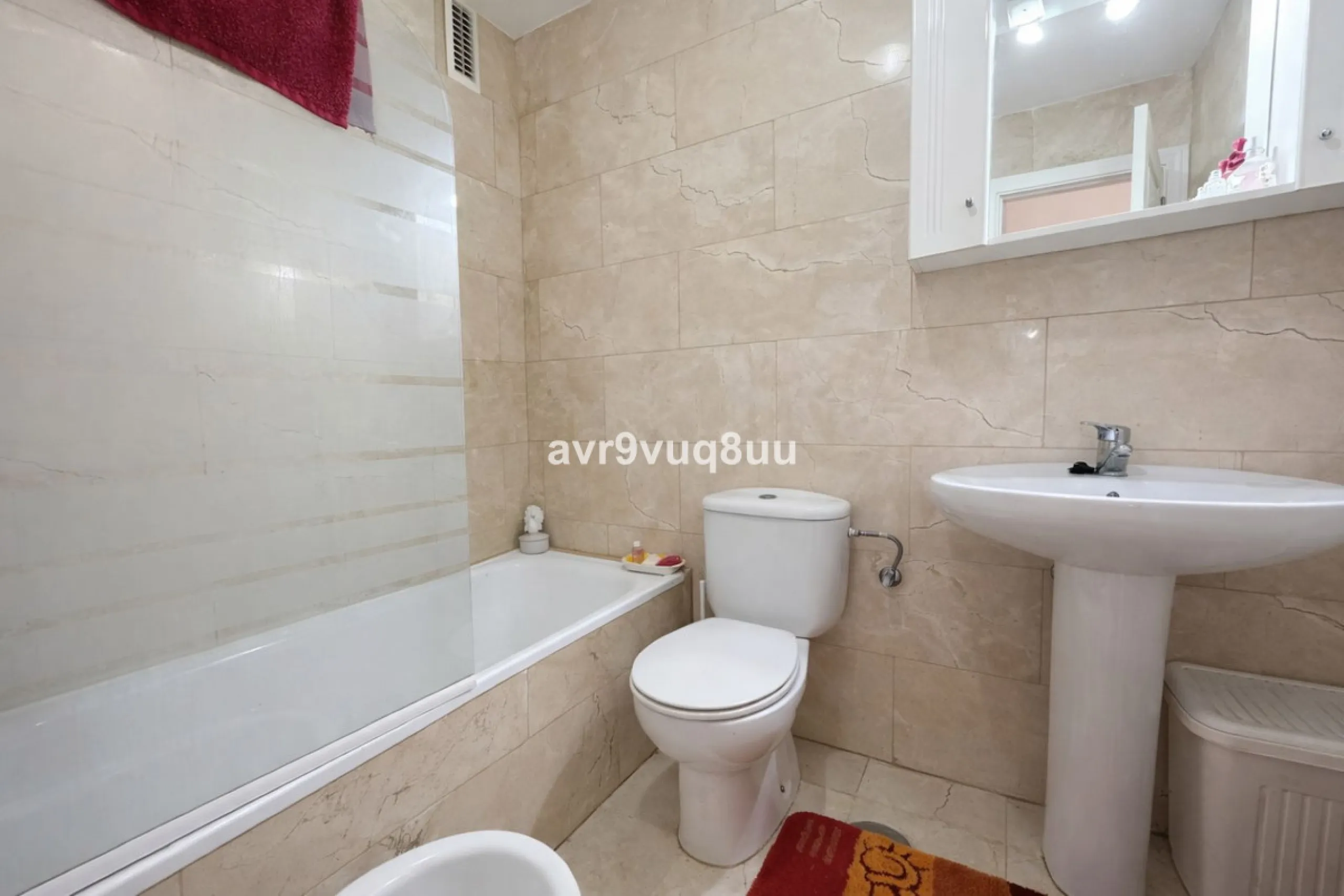 Ground floor apartment in a well established complex in the heart of Riviera del Sol. Large bright lounge diner with access to the closed sunny terrace and large private garden.  Views over the communal gardens and paddle courts. Ample bedrooms with built