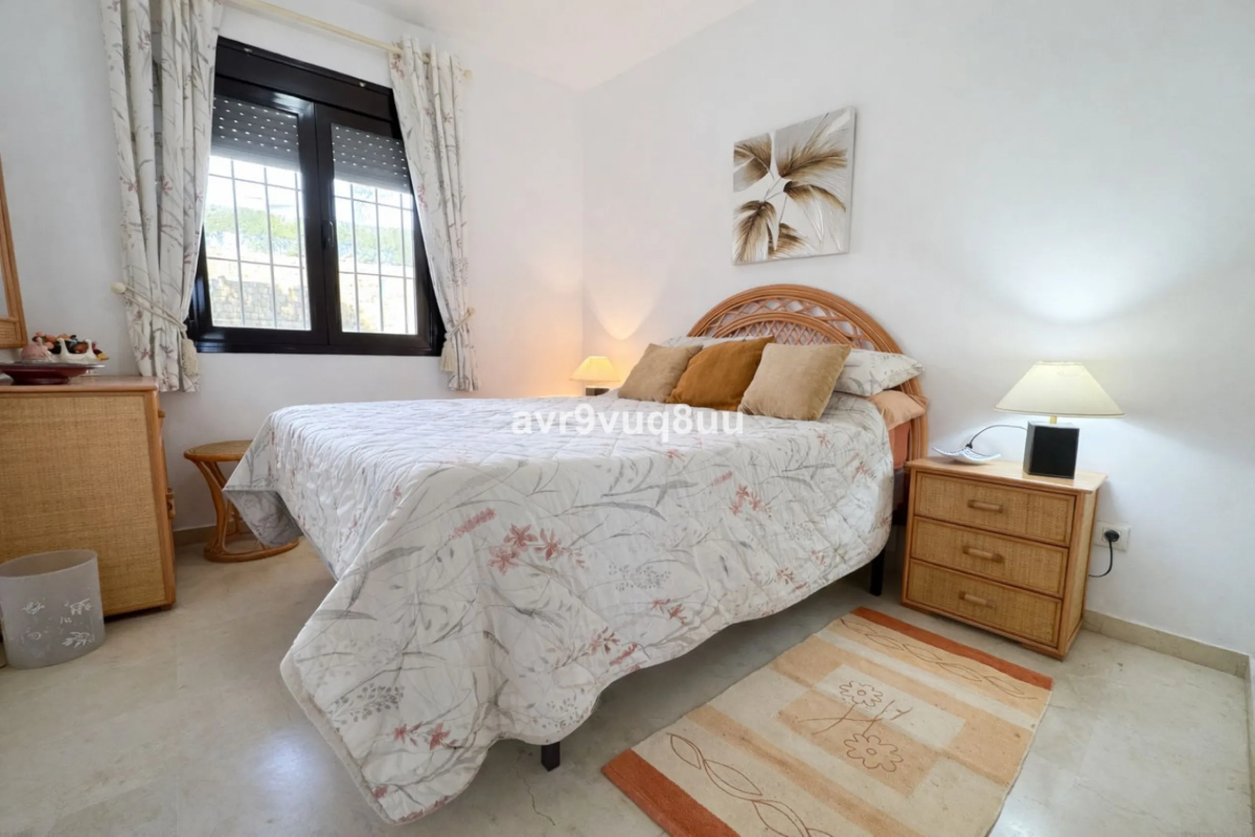 Ground floor apartment in a well established complex in the heart of Riviera del Sol. Large bright lounge diner with access to the closed sunny terrace and large private garden.  Views over the communal gardens and paddle courts. Ample bedrooms with built