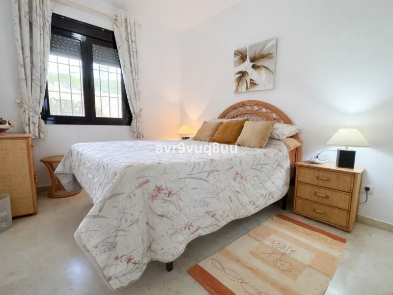 Ground floor apartment in a well established complex in the heart of Riviera del Sol. Large bright lounge diner with access to the closed sunny terrace and large private garden.  Views over the communal gardens and paddle courts. Ample bedrooms with built