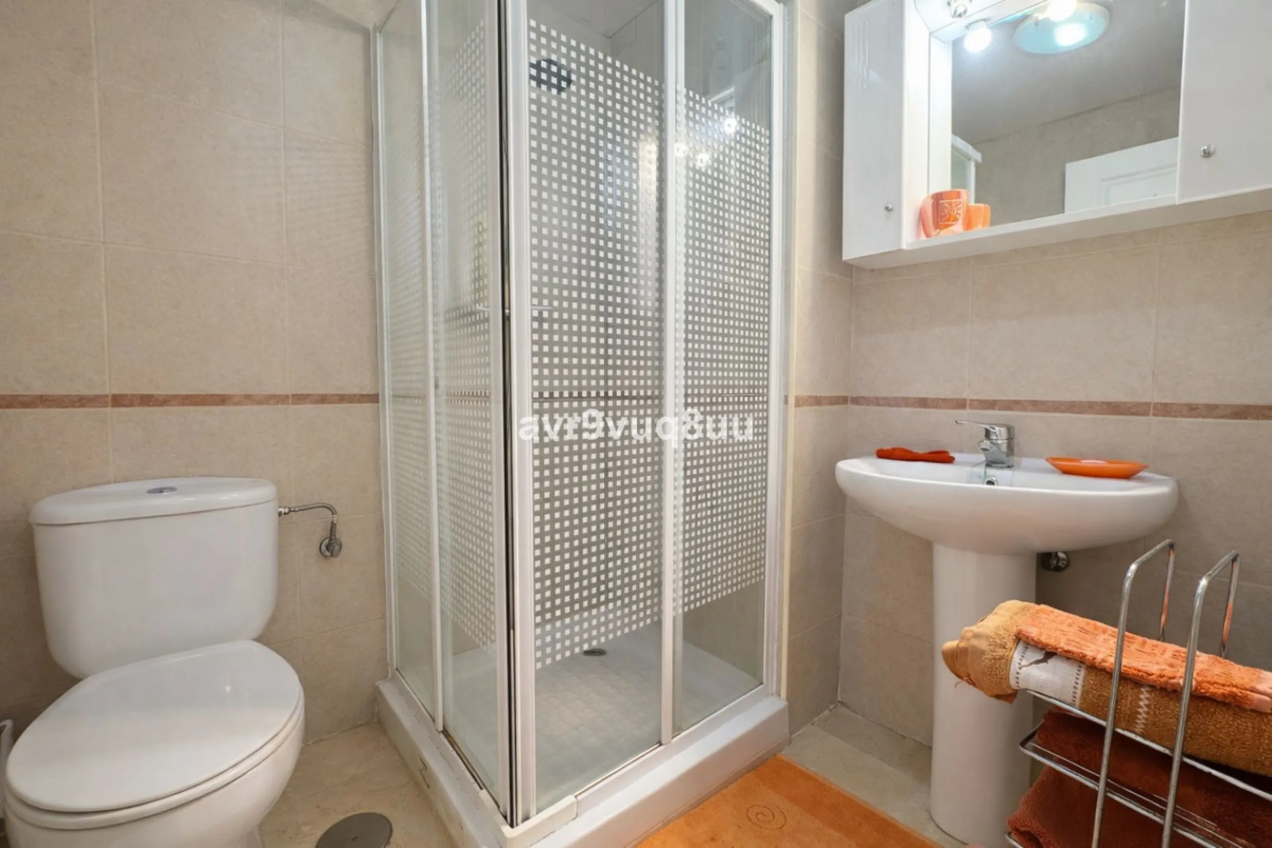 Ground floor apartment in a well established complex in the heart of Riviera del Sol. Large bright lounge diner with access to the closed sunny terrace and large private garden.  Views over the communal gardens and paddle courts. Ample bedrooms with built