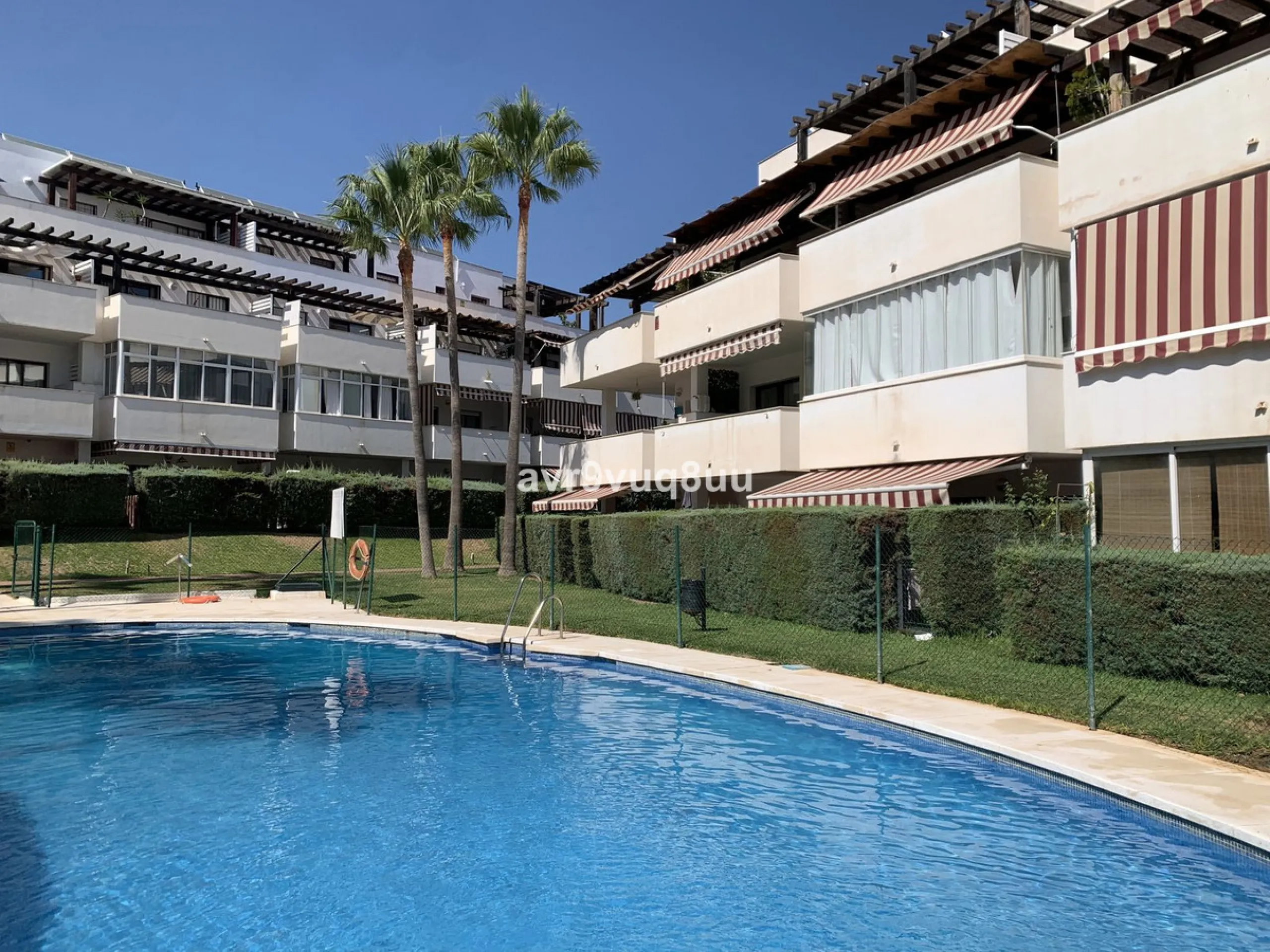 Ground floor apartment in a well established complex in the heart of Riviera del Sol. Large bright lounge diner with access to the closed sunny terrace and large private garden.  Views over the communal gardens and paddle courts. Ample bedrooms with built