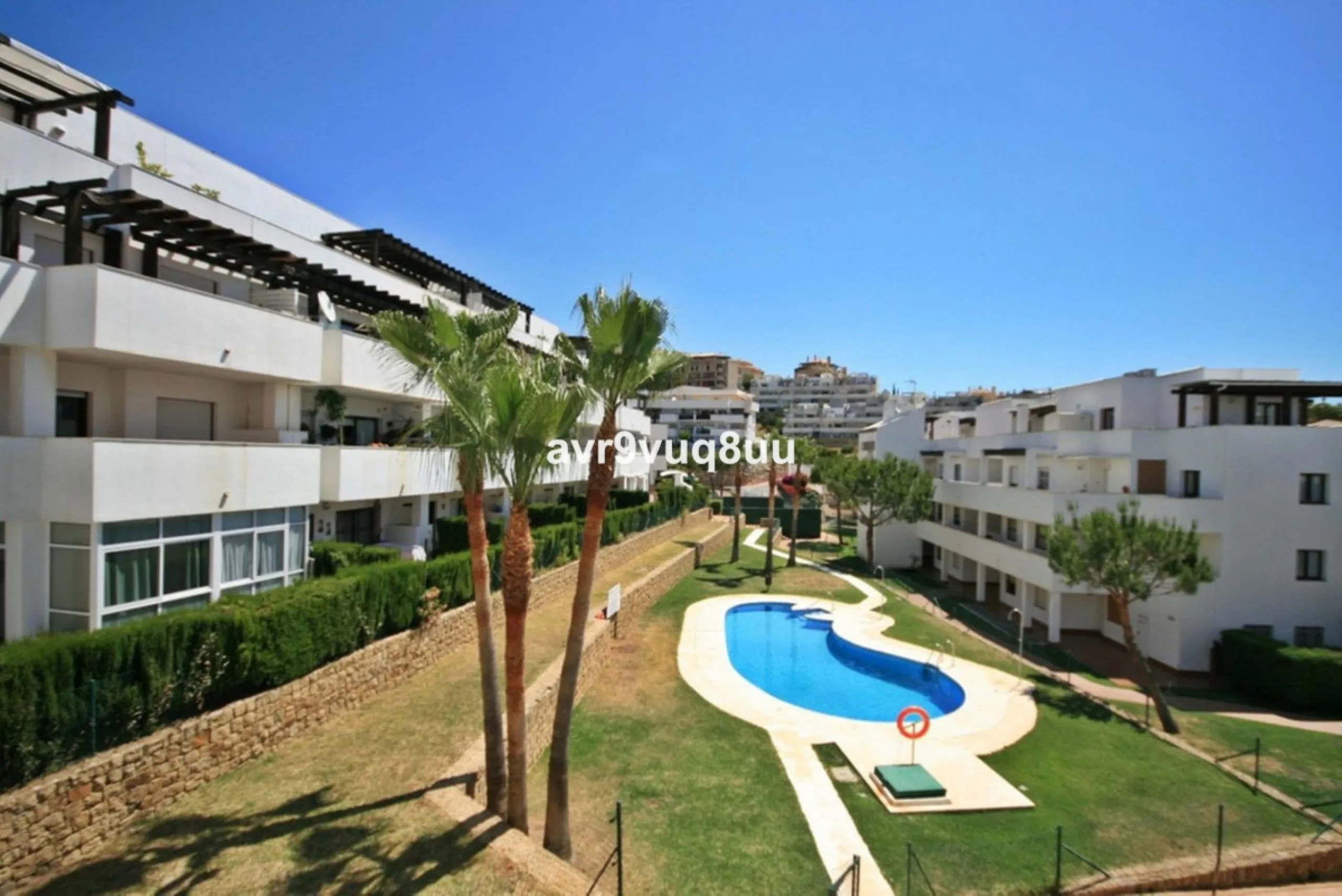 Ground floor apartment in a well established complex in the heart of Riviera del Sol. Large bright lounge diner with access to the closed sunny terrace and large private garden.  Views over the communal gardens and paddle courts. Ample bedrooms with built