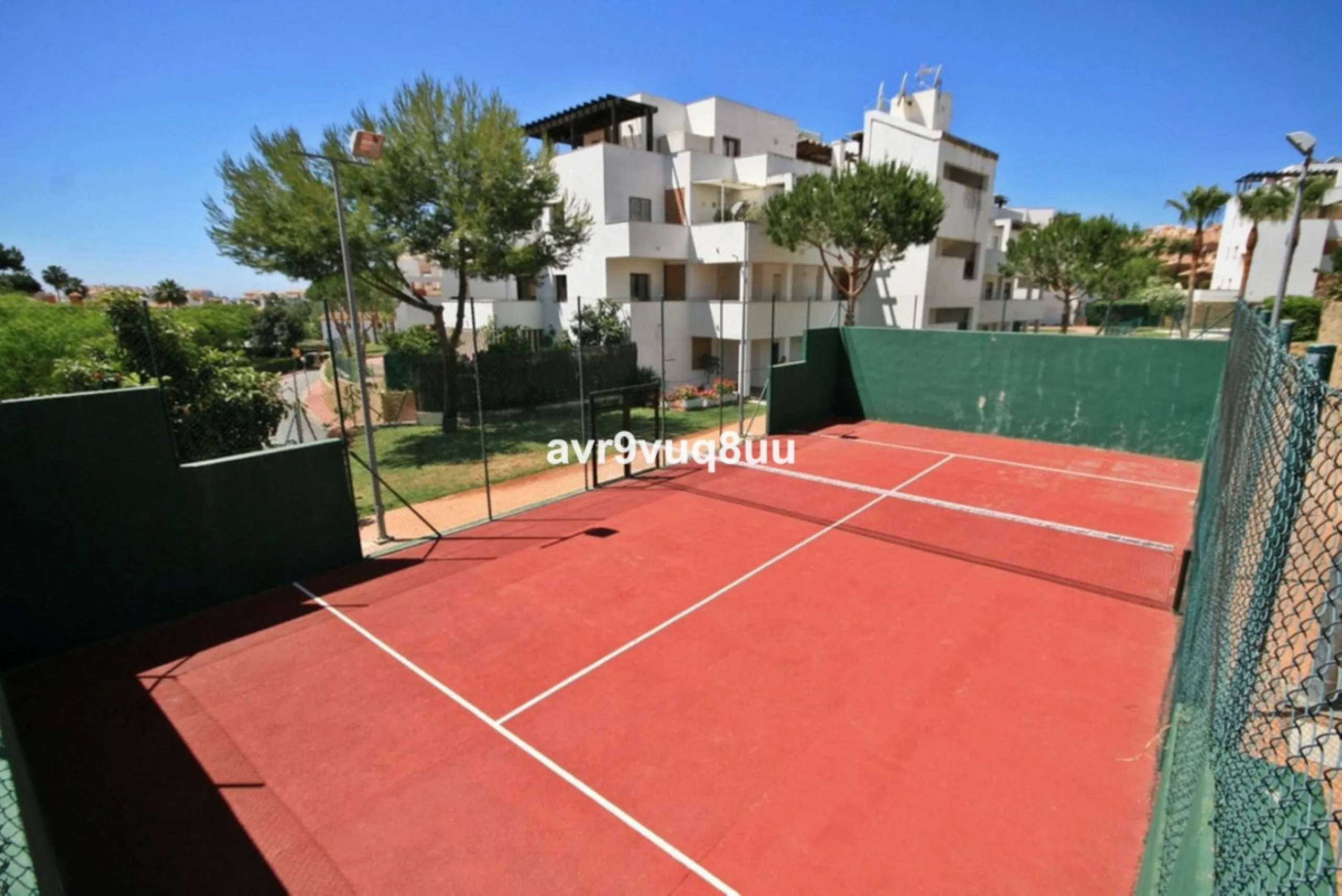 Ground floor apartment in a well established complex in the heart of Riviera del Sol. Large bright lounge diner with access to the closed sunny terrace and large private garden.  Views over the communal gardens and paddle courts. Ample bedrooms with built
