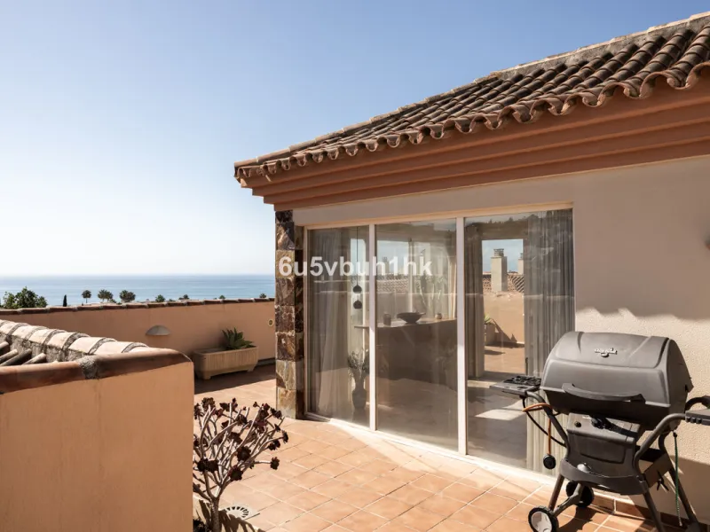Apartment - Penthouse в продаже в Fuengirola, Málaga. В доме 2 спален и 2 ванных комнат. Площадь дома 135 м²