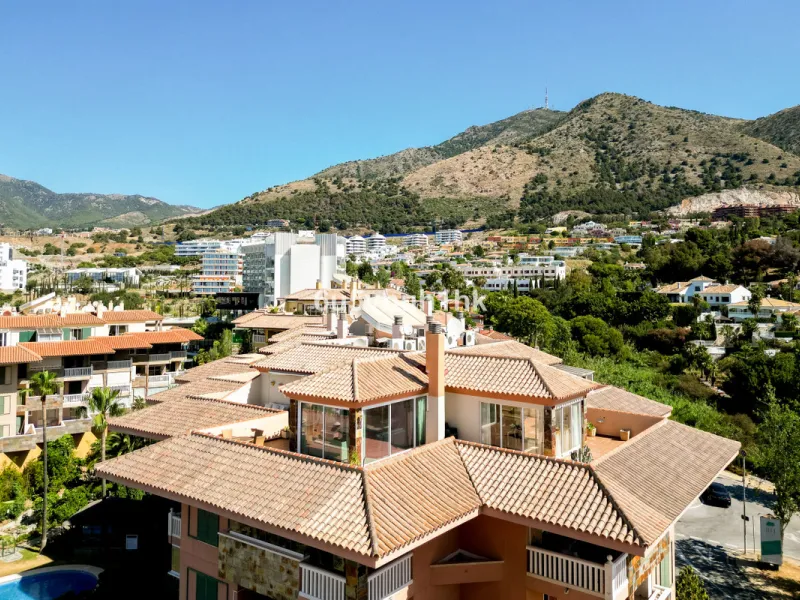 Apartment - Penthouse в продаже в Fuengirola, Málaga. В доме 2 спален и 2 ванных комнат. Площадь дома 135 м²