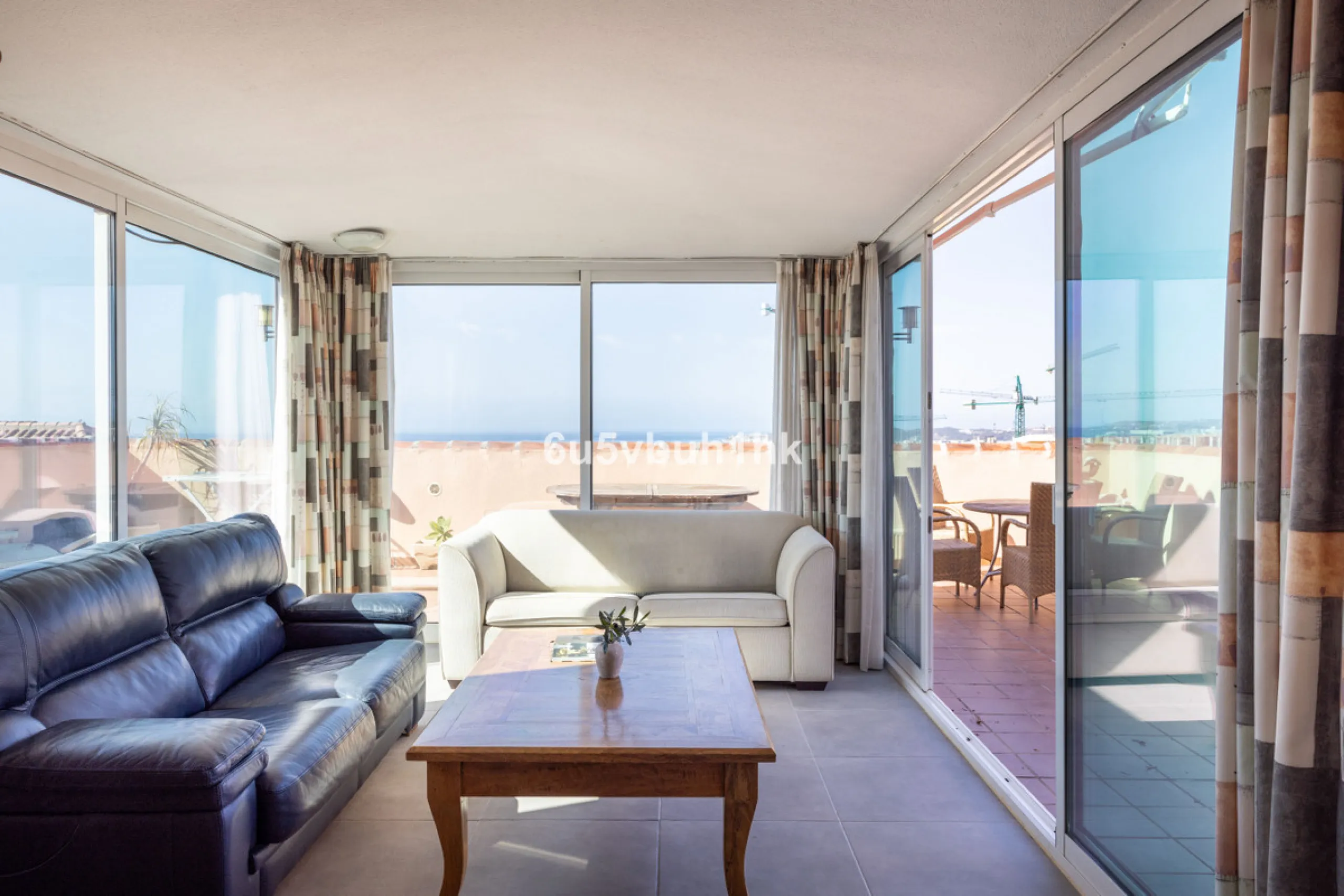 Apartment - Penthouse в продаже в Fuengirola, Málaga. В доме 2 спален и 2 ванных комнат. Площадь дома 135 м²