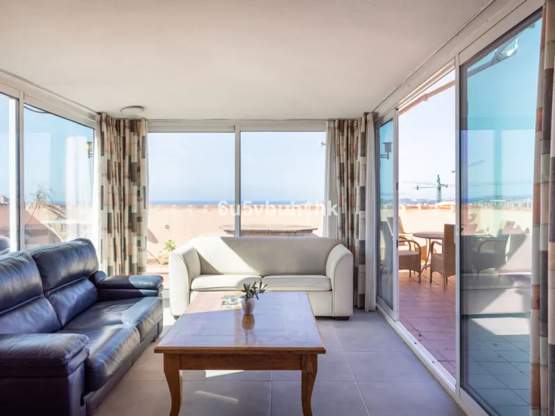 Apartment - Penthouse в продаже в Fuengirola, Málaga. В доме 2 спален и 2 ванных комнат. Площадь дома 135 м²