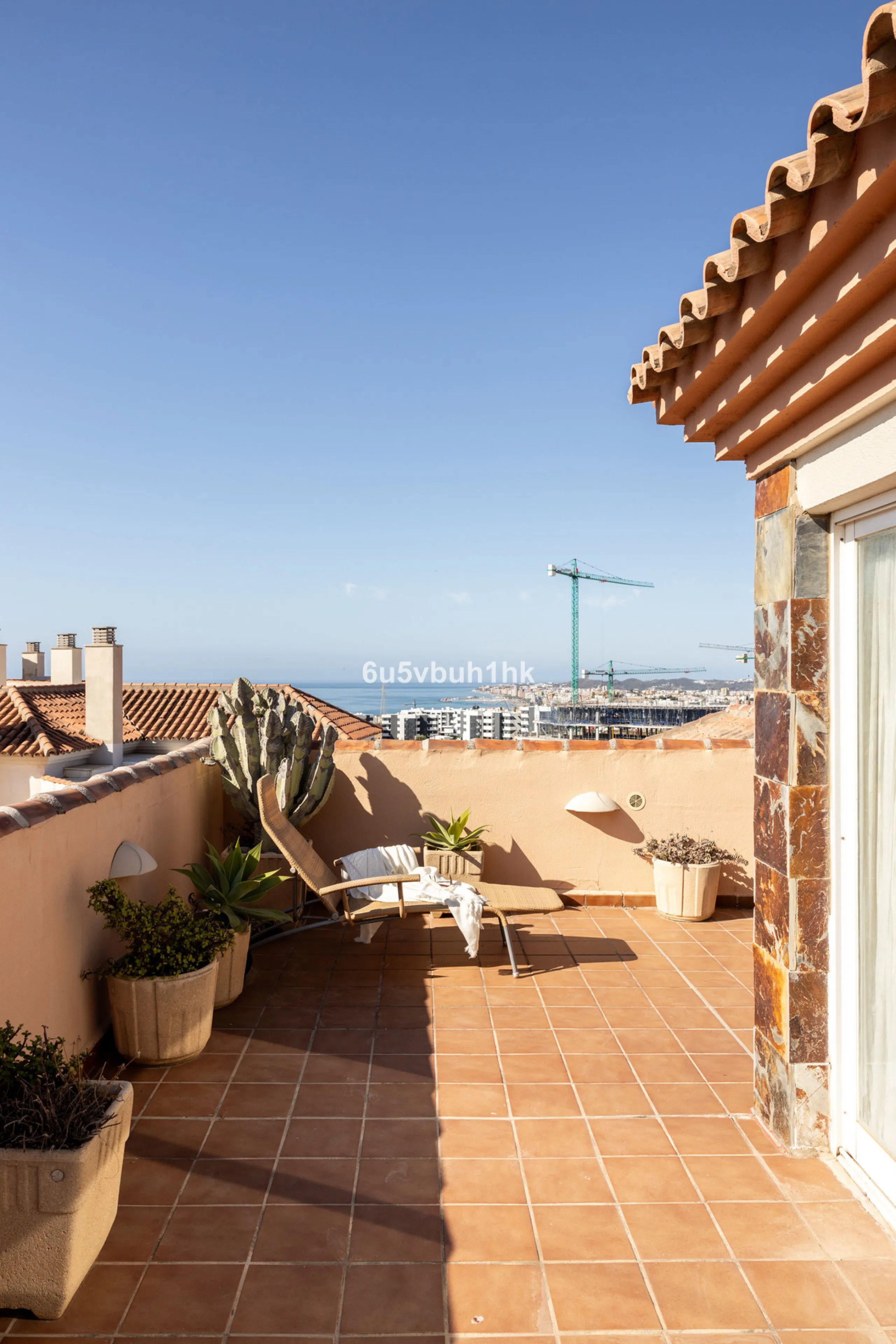 Apartment - Penthouse в продаже в Fuengirola, Málaga. В доме 2 спален и 2 ванных комнат. Площадь дома 135 м²