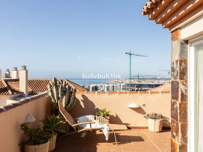 Apartment - Penthouse в продаже в Fuengirola, Málaga. В доме 2 спален и 2 ванных комнат. Площадь дома 135 м²
