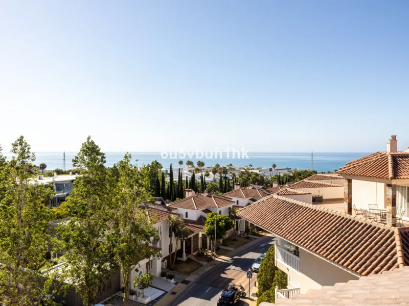 Apartment - Penthouse в продаже в Fuengirola, Málaga. В доме 2 спален и 2 ванных комнат. Площадь дома 135 м²