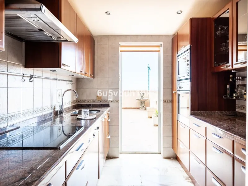 Apartment - Penthouse в продаже в Fuengirola, Málaga. В доме 2 спален и 2 ванных комнат. Площадь дома 135 м²