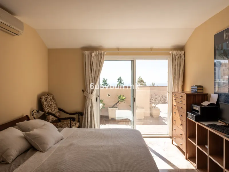 Apartment - Penthouse в продаже в Fuengirola, Málaga. В доме 2 спален и 2 ванных комнат. Площадь дома 135 м²