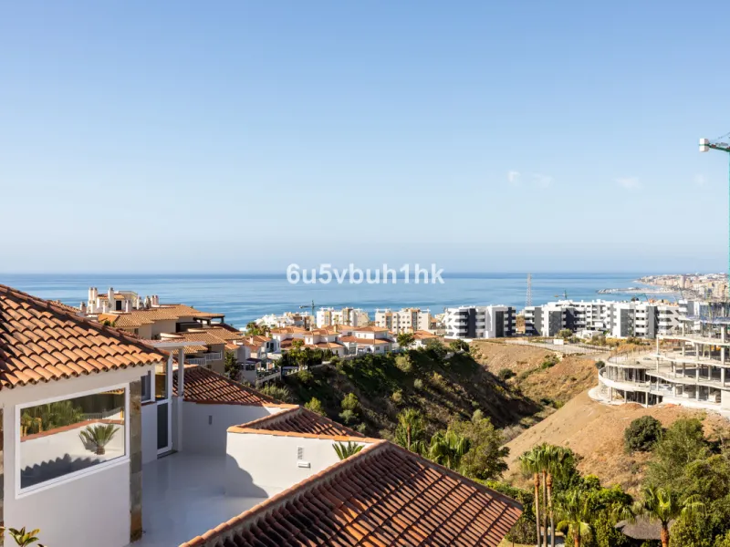 Apartment - Penthouse в продаже в Fuengirola, Málaga. В доме 2 спален и 2 ванных комнат. Площадь дома 135 м²