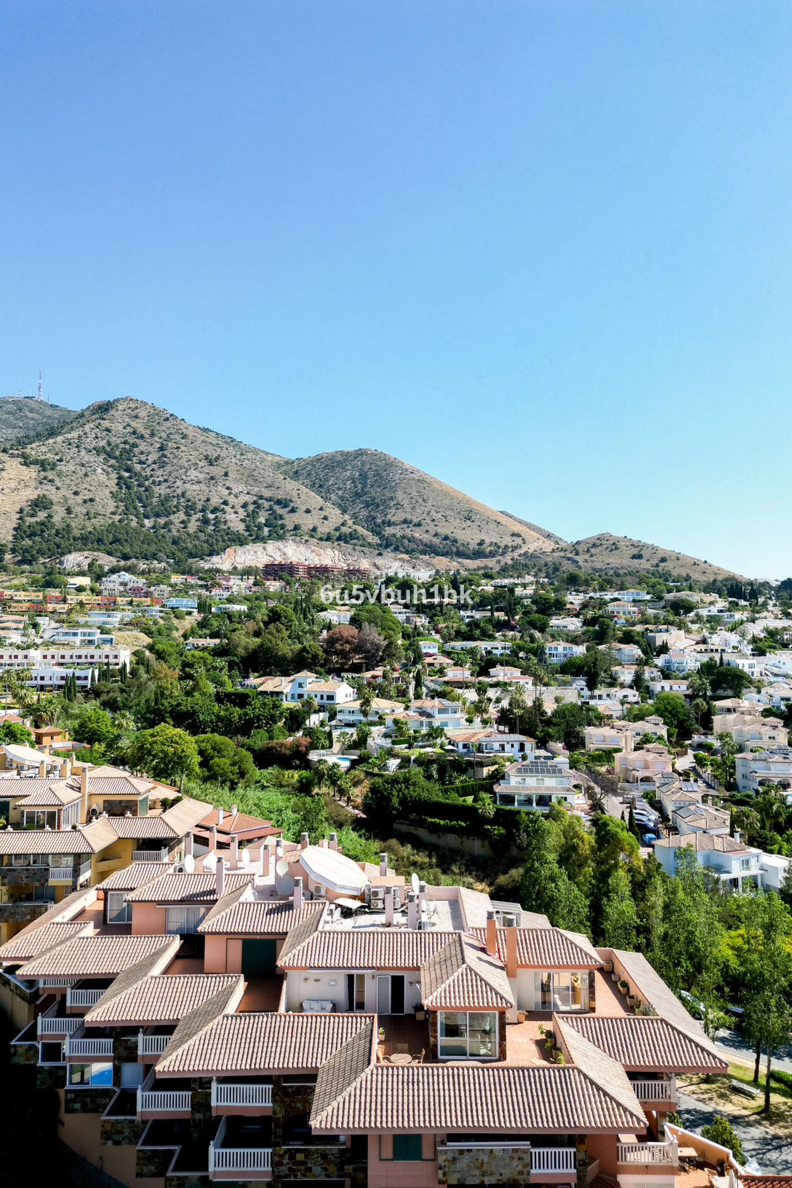 Apartment - Penthouse в продаже в Fuengirola, Málaga. В доме 2 спален и 2 ванных комнат. Площадь дома 135 м²