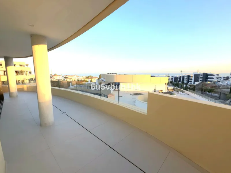 Apartment - Ground Floor Apartment в продаже в Fuengirola, Málaga. В доме 3 спален и 2 ванных комнат. Площадь дома 114 м²