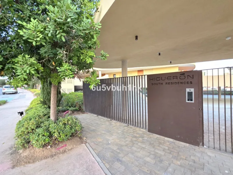 Apartment - Ground Floor Apartment в продаже в Fuengirola, Málaga. В доме 3 спален и 2 ванных комнат. Площадь дома 114 м²
