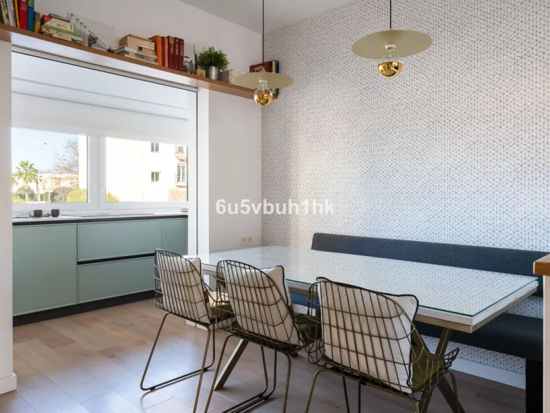 Discover a rare opportunity to own two beautifully designed homes combined on one generous plot in the heart of Vélez-Málaga — complete with private parking, a swimming pool, extensive entertainment areas, and a substantial commercial premise generating €