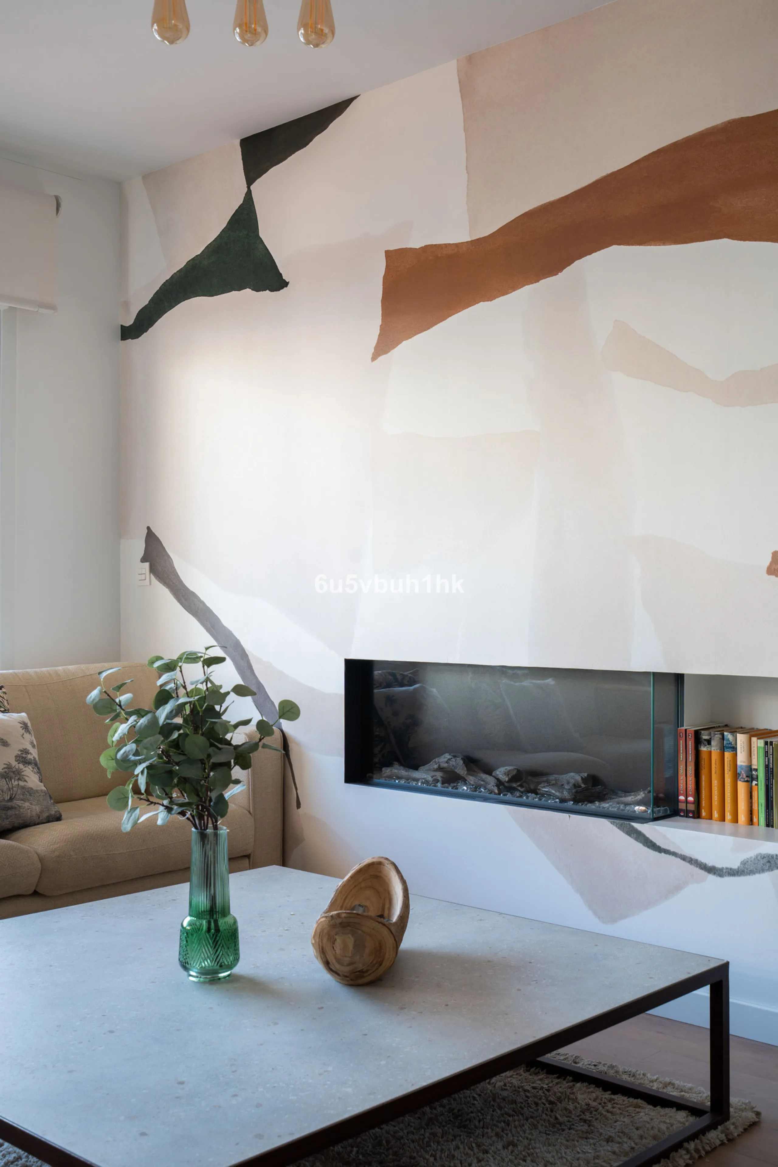 Discover a rare opportunity to own two beautifully designed homes combined on one generous plot in the heart of Vélez-Málaga — complete with private parking, a swimming pool, extensive entertainment areas, and a substantial commercial premise generating €