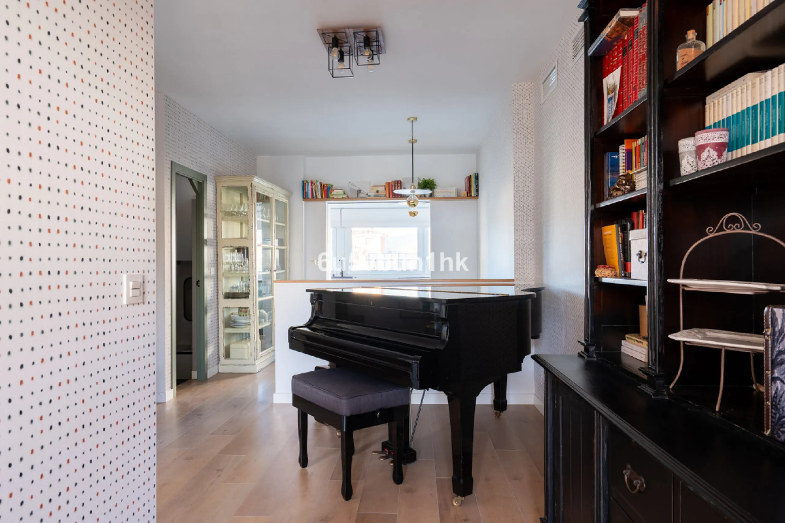 Discover a rare opportunity to own two beautifully designed homes combined on one generous plot in the heart of Vélez-Málaga — complete with private parking, a swimming pool, extensive entertainment areas, and a substantial commercial premise generating €