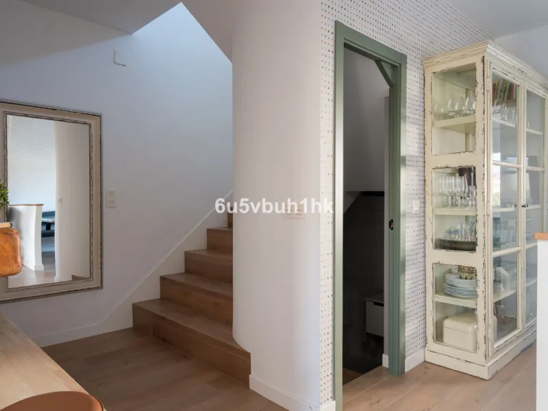 Discover a rare opportunity to own two beautifully designed homes combined on one generous plot in the heart of Vélez-Málaga — complete with private parking, a swimming pool, extensive entertainment areas, and a substantial commercial premise generating €