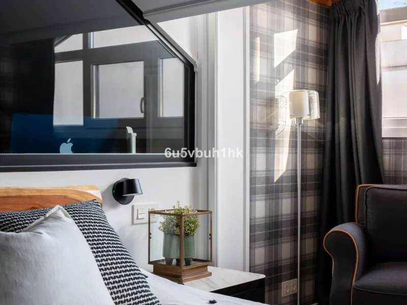 Discover a rare opportunity to own two beautifully designed homes combined on one generous plot in the heart of Vélez-Málaga — complete with private parking, a swimming pool, extensive entertainment areas, and a substantial commercial premise generating €