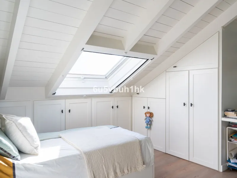 Discover a rare opportunity to own two beautifully designed homes combined on one generous plot in the heart of Vélez-Málaga — complete with private parking, a swimming pool, extensive entertainment areas, and a substantial commercial premise generating €