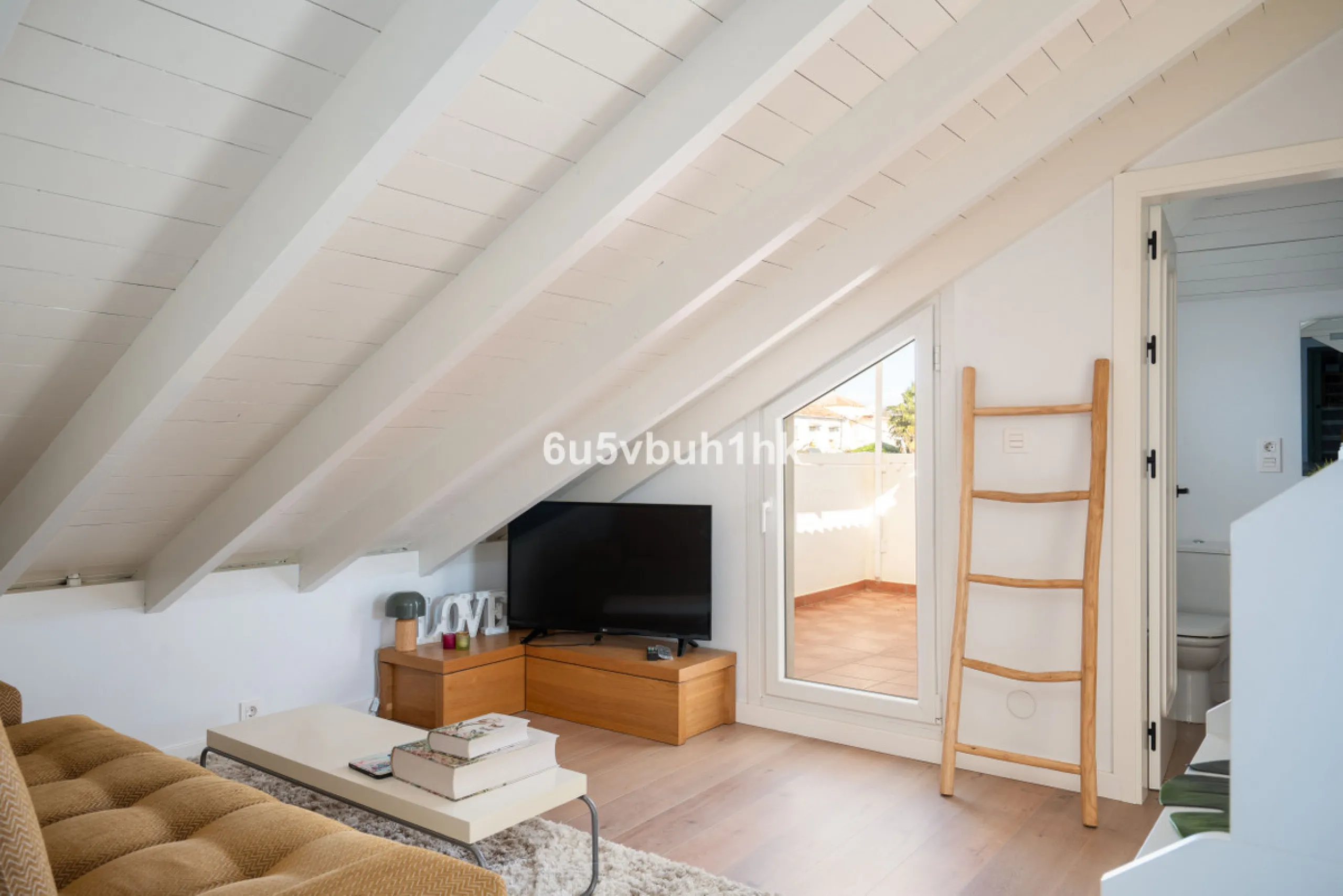 Discover a rare opportunity to own two beautifully designed homes combined on one generous plot in the heart of Vélez-Málaga — complete with private parking, a swimming pool, extensive entertainment areas, and a substantial commercial premise generating €
