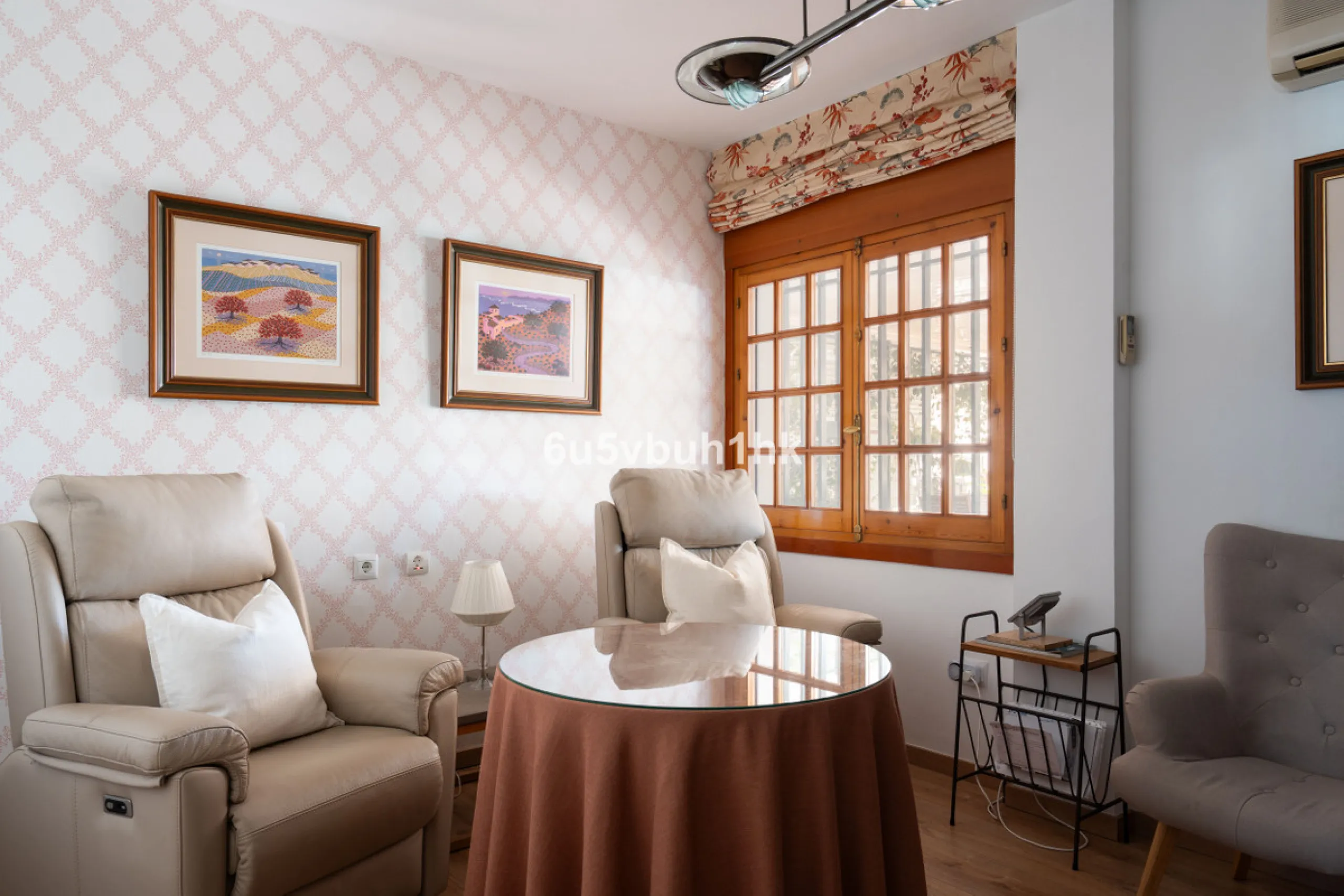 Discover a rare opportunity to own two beautifully designed homes combined on one generous plot in the heart of Vélez-Málaga — complete with private parking, a swimming pool, extensive entertainment areas, and a substantial commercial premise generating €