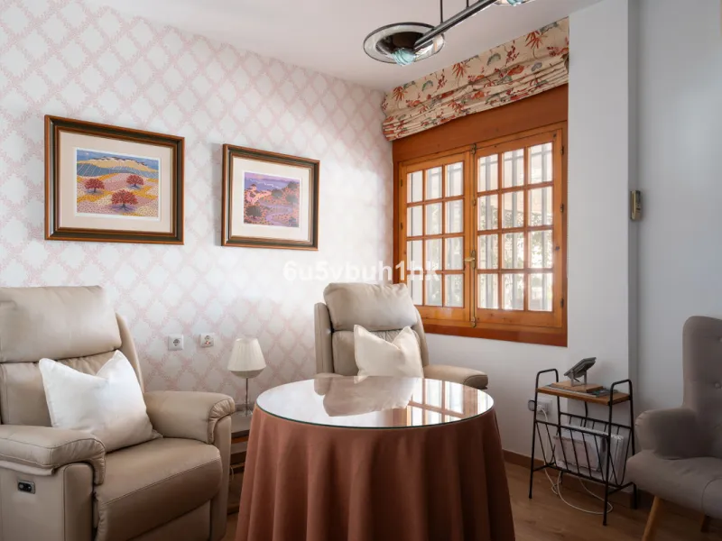 Discover a rare opportunity to own two beautifully designed homes combined on one generous plot in the heart of Vélez-Málaga — complete with private parking, a swimming pool, extensive entertainment areas, and a substantial commercial premise generating €
