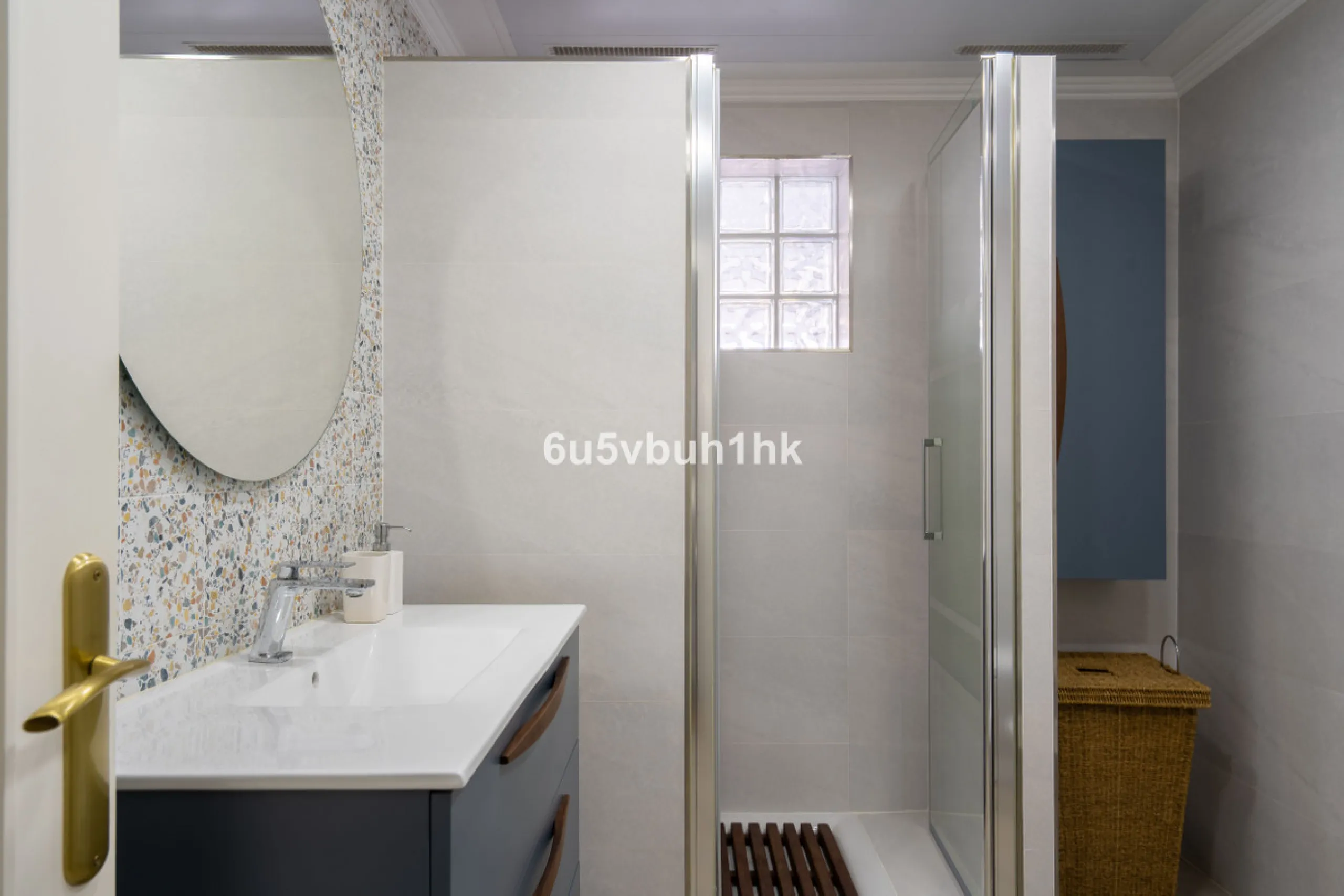 Discover a rare opportunity to own two beautifully designed homes combined on one generous plot in the heart of Vélez-Málaga — complete with private parking, a swimming pool, extensive entertainment areas, and a substantial commercial premise generating €