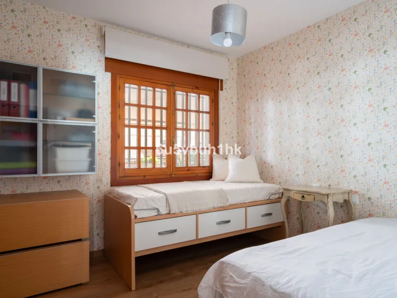 Discover a rare opportunity to own two beautifully designed homes combined on one generous plot in the heart of Vélez-Málaga — complete with private parking, a swimming pool, extensive entertainment areas, and a substantial commercial premise generating €