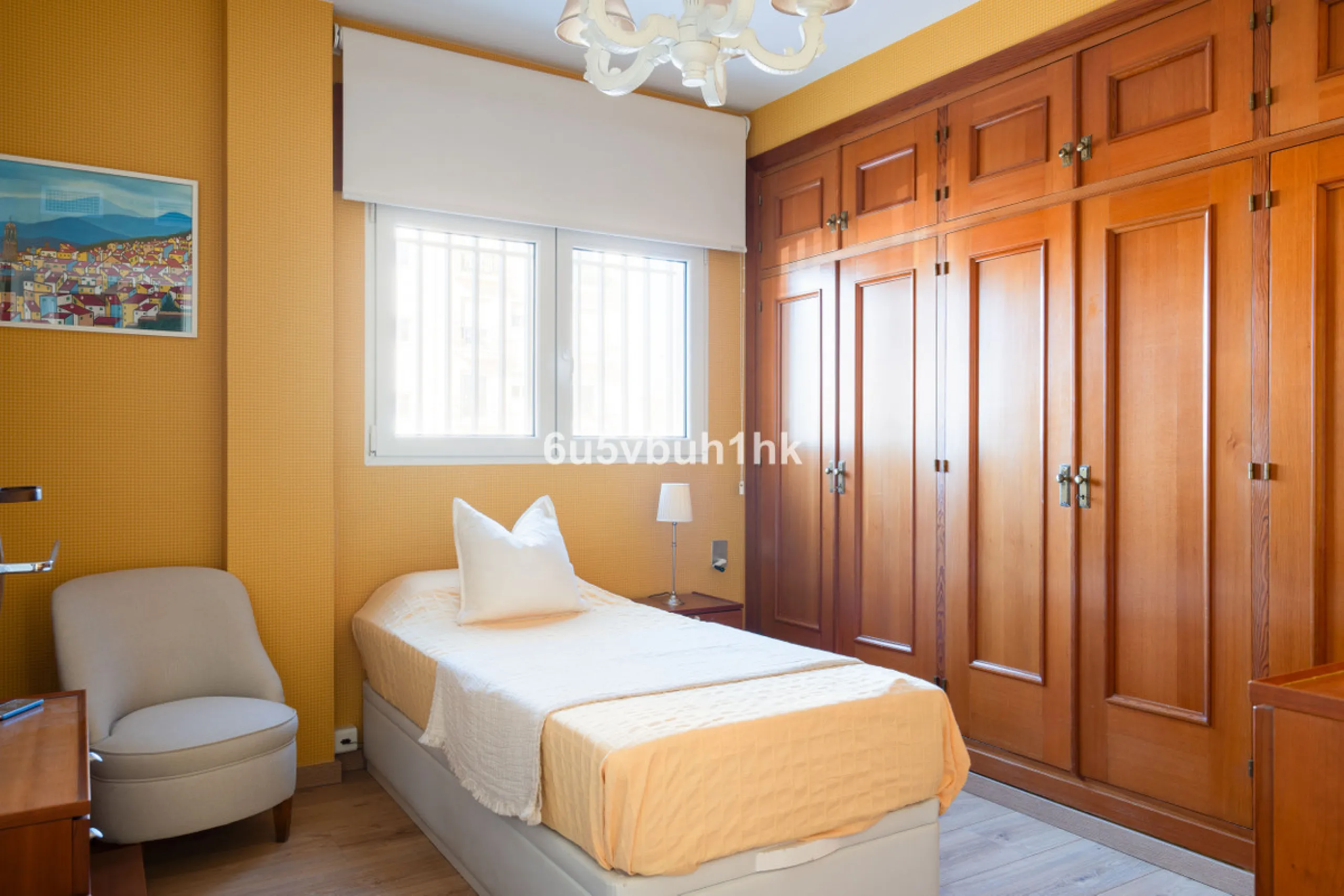 Discover a rare opportunity to own two beautifully designed homes combined on one generous plot in the heart of Vélez-Málaga — complete with private parking, a swimming pool, extensive entertainment areas, and a substantial commercial premise generating €