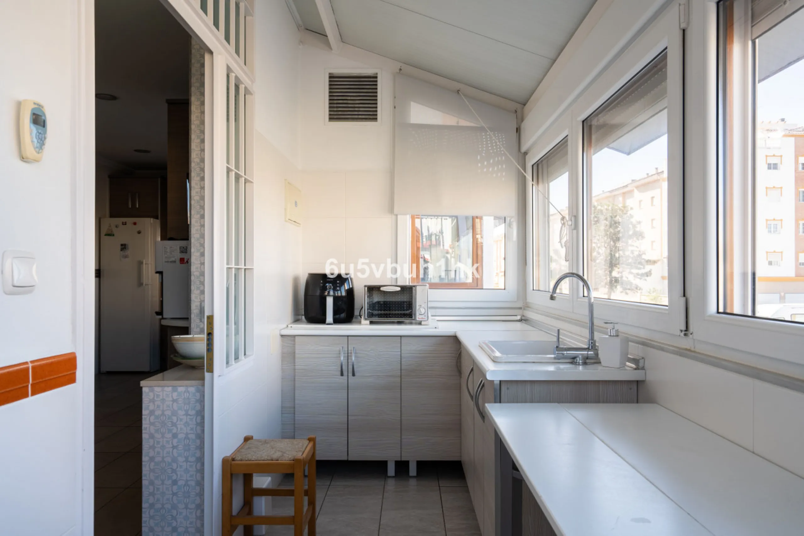 Discover a rare opportunity to own two beautifully designed homes combined on one generous plot in the heart of Vélez-Málaga — complete with private parking, a swimming pool, extensive entertainment areas, and a substantial commercial premise generating €