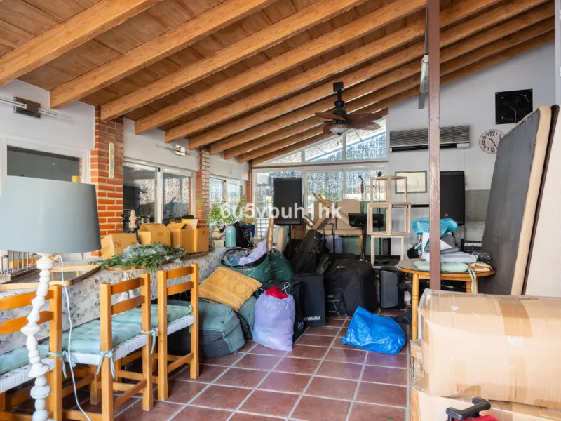 Discover a rare opportunity to own two beautifully designed homes combined on one generous plot in the heart of Vélez-Málaga — complete with private parking, a swimming pool, extensive entertainment areas, and a substantial commercial premise generating €