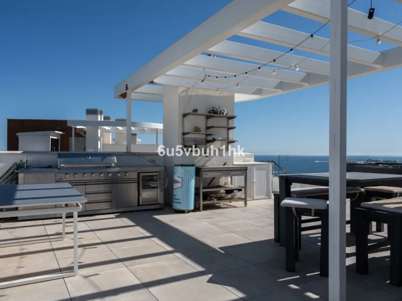 Apartment - Penthouse Duplex в продаже в Fuengirola, Málaga. В доме 3 спален и 2 ванных комнат. Площадь дома 96 м²