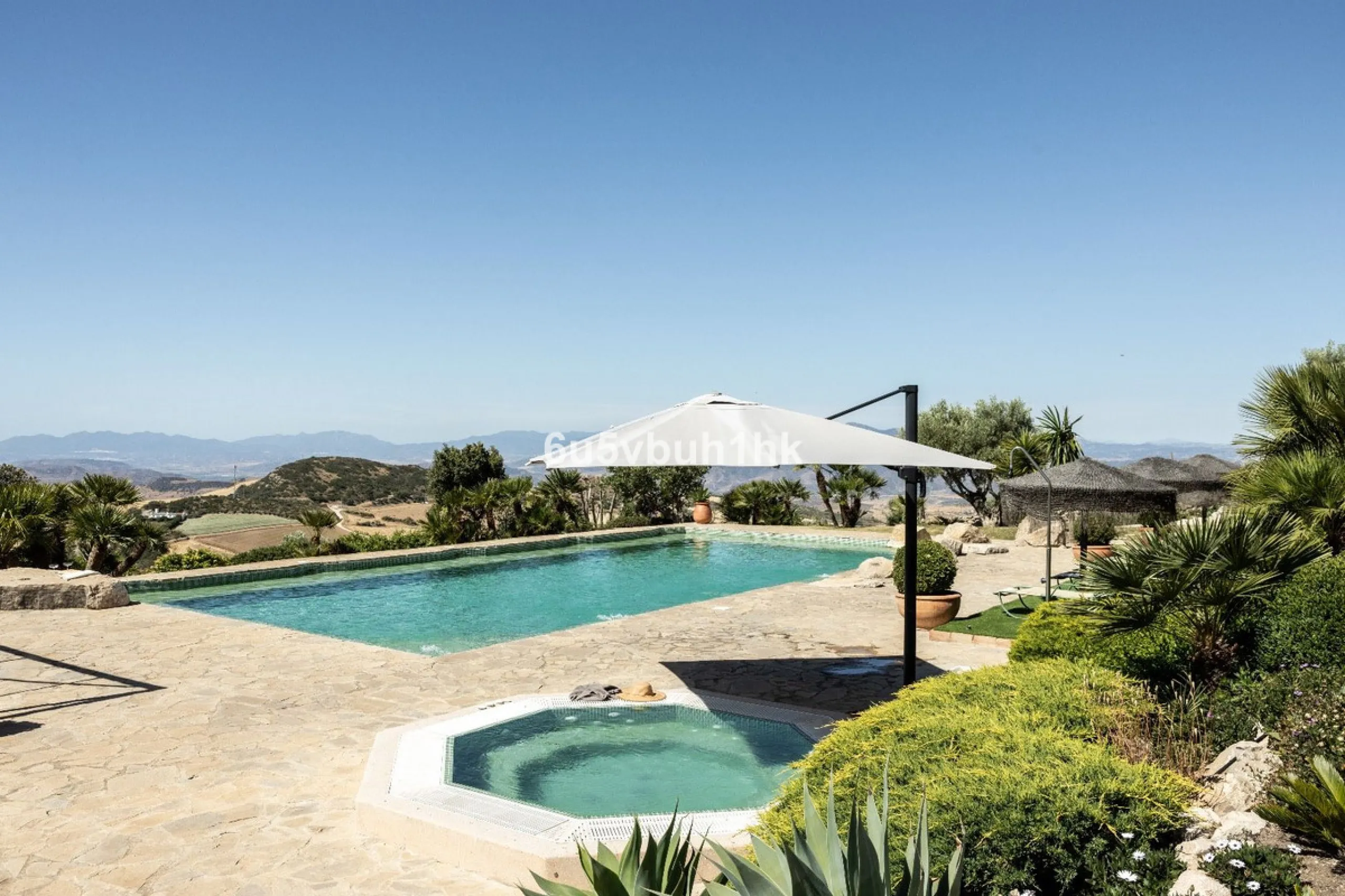 House - Detached Villa в продаже в Antequera, Málaga. В доме 5 спален и 5 ванных комнат. Площадь дома 643 м². Площадь участка 39428 м²