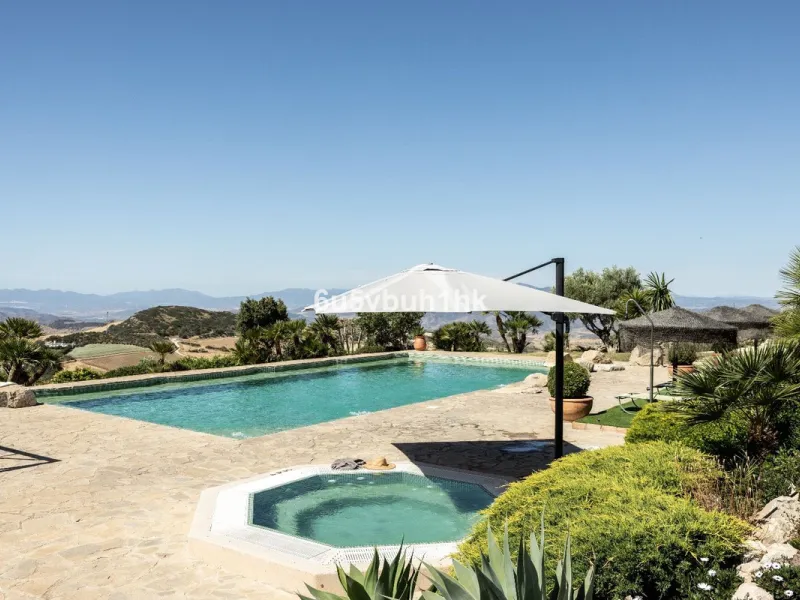 House - Detached Villa в продаже в Antequera, Málaga. В доме 5 спален и 5 ванных комнат. Площадь дома 643 м². Площадь участка 39428 м²