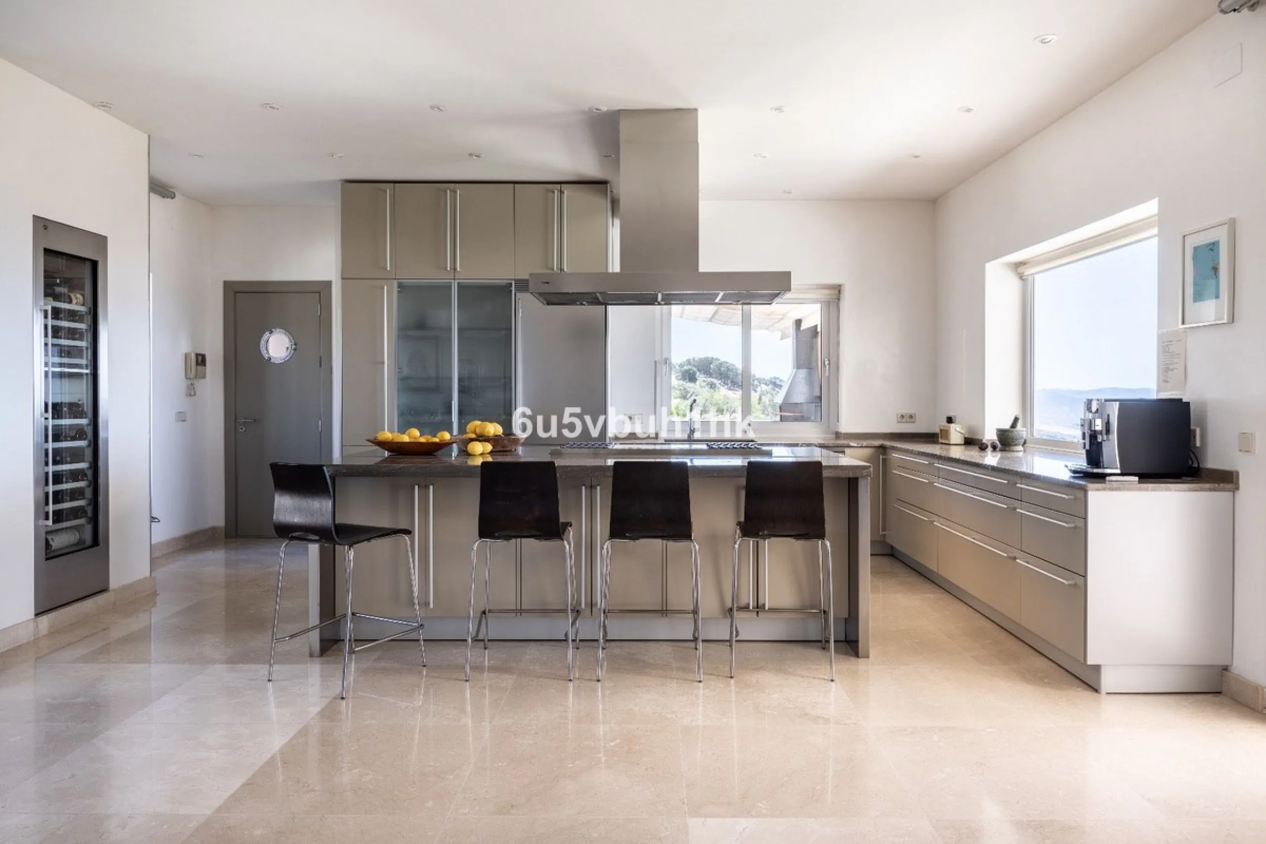 House - Detached Villa в продаже в Antequera, Málaga. В доме 5 спален и 5 ванных комнат. Площадь дома 643 м². Площадь участка 39428 м²