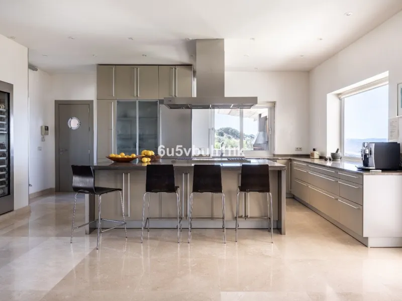 House - Detached Villa в продаже в Antequera, Málaga. В доме 5 спален и 5 ванных комнат. Площадь дома 643 м². Площадь участка 39428 м²