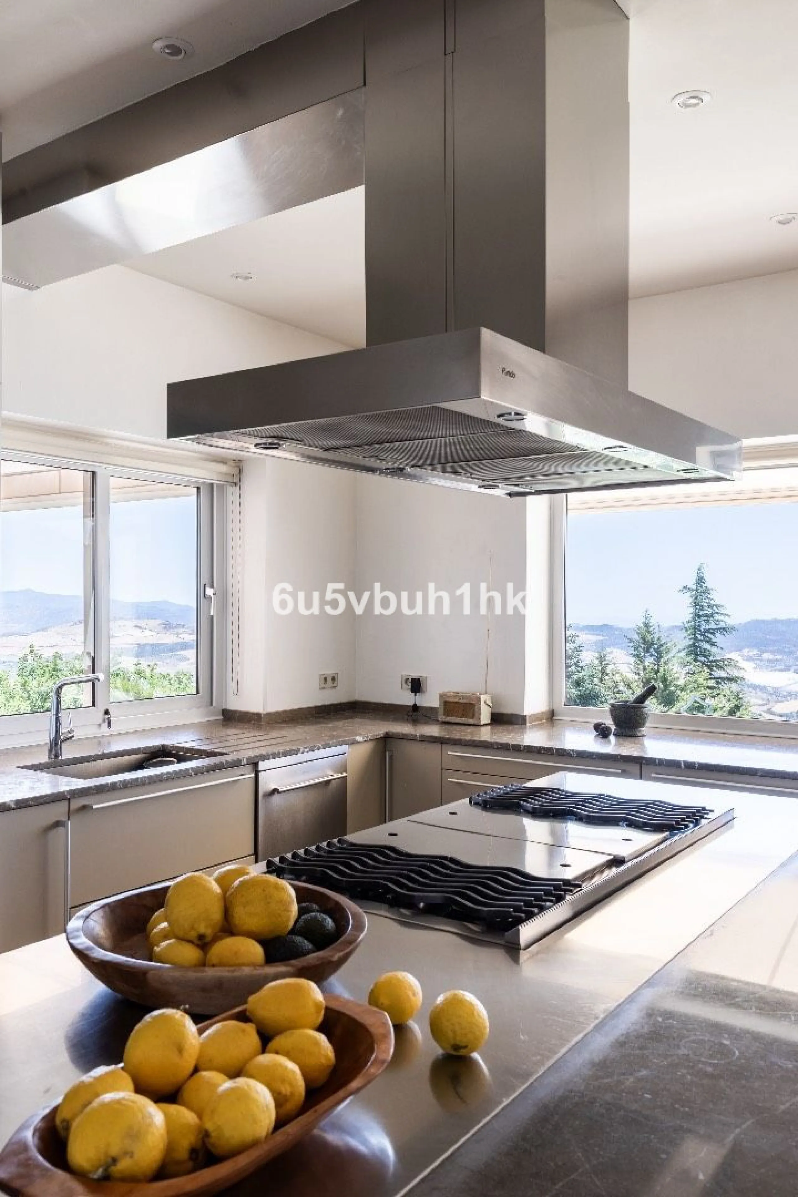 House - Detached Villa в продаже в Antequera, Málaga. В доме 5 спален и 5 ванных комнат. Площадь дома 643 м². Площадь участка 39428 м²