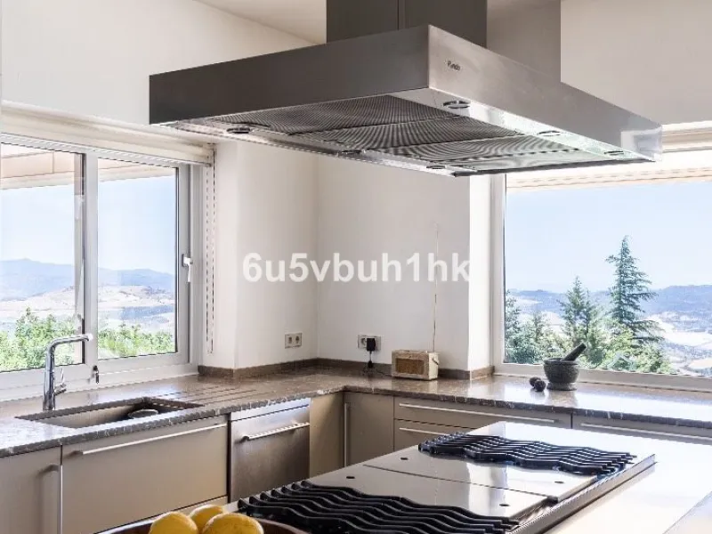 House - Detached Villa в продаже в Antequera, Málaga. В доме 5 спален и 5 ванных комнат. Площадь дома 643 м². Площадь участка 39428 м²