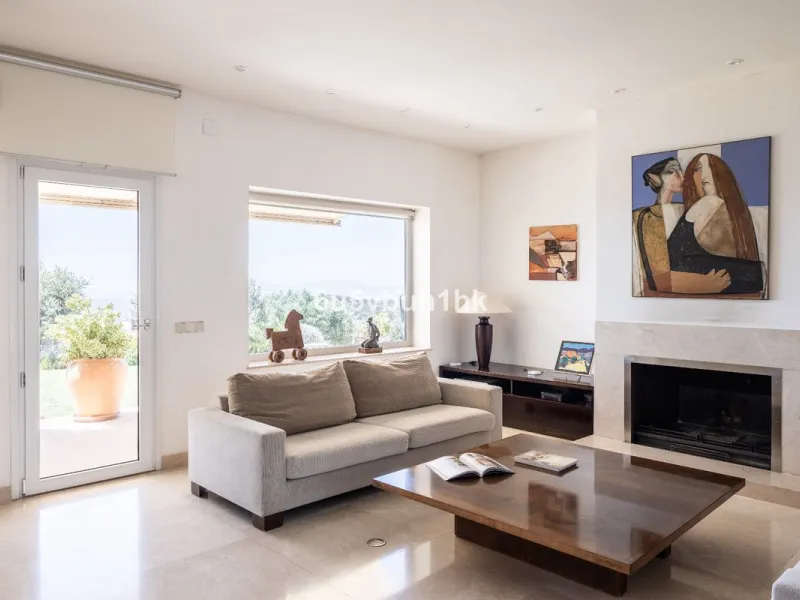House - Detached Villa в продаже в Antequera, Málaga. В доме 5 спален и 5 ванных комнат. Площадь дома 643 м². Площадь участка 39428 м²