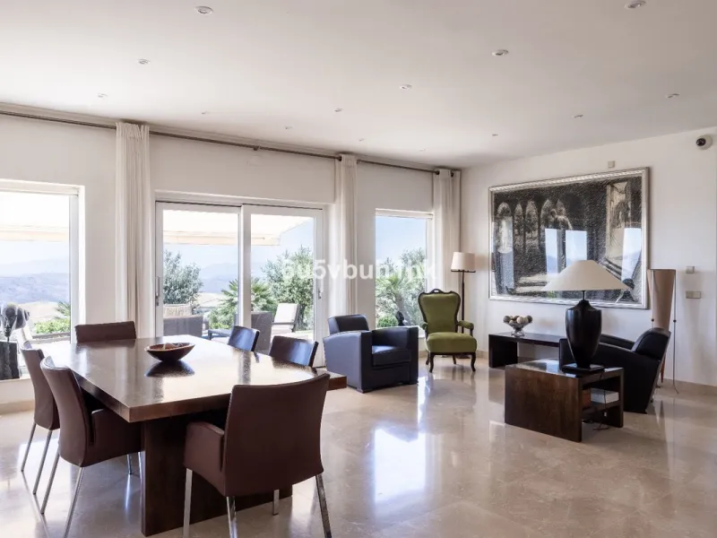 House - Detached Villa в продаже в Antequera, Málaga. В доме 5 спален и 5 ванных комнат. Площадь дома 643 м². Площадь участка 39428 м²