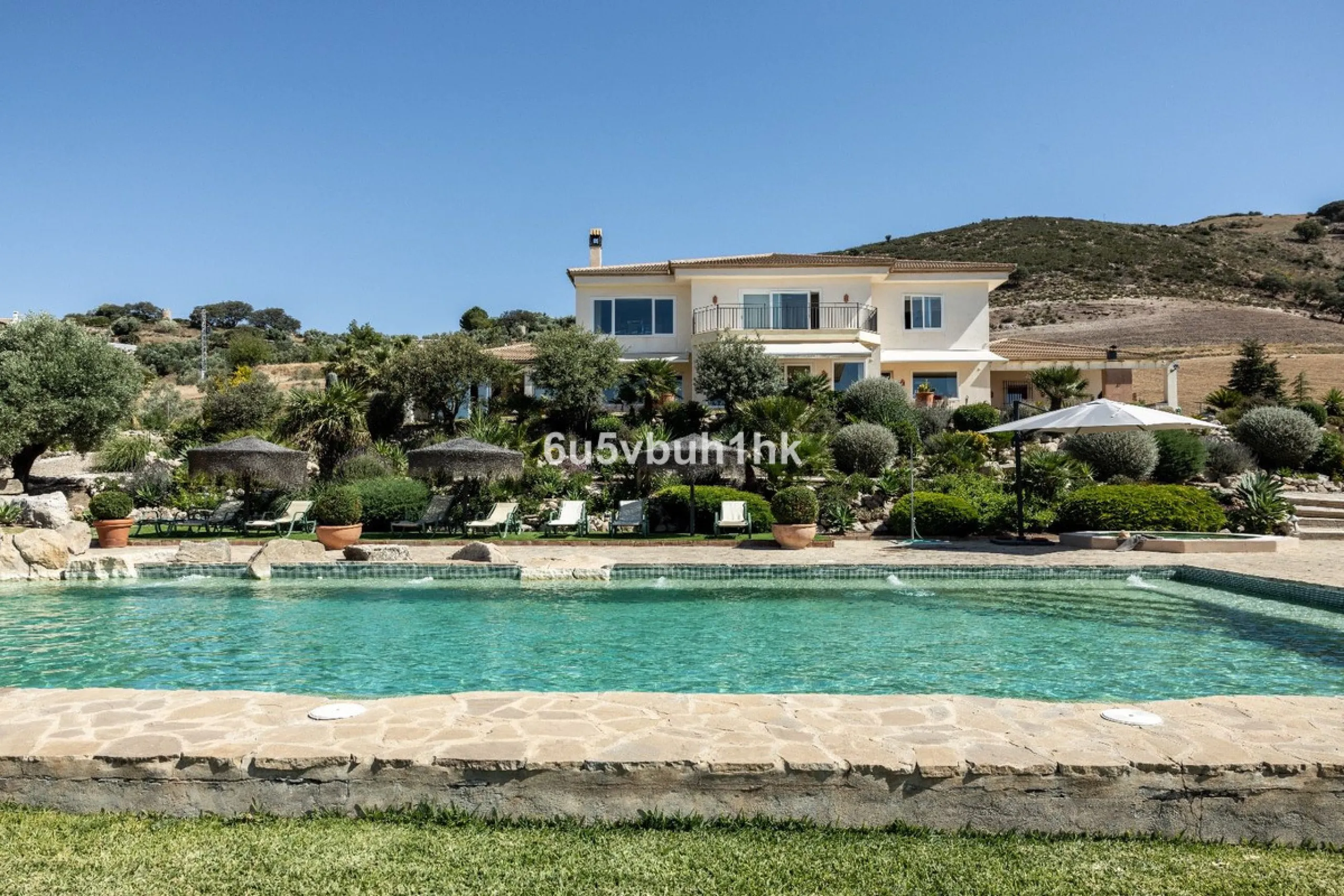House - Detached Villa в продаже в Antequera, Málaga. В доме 5 спален и 5 ванных комнат. Площадь дома 643 м². Площадь участка 39428 м²
